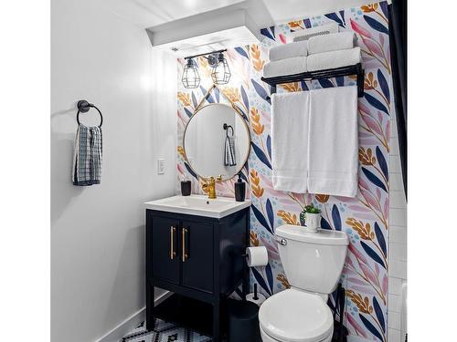 211-524 Yates St, Victoria, BC - Indoor Photo Showing Bathroom