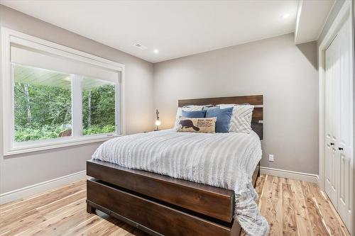 2179 Pickerel & Jack Lake Road, Burk'S Falls, ON - Indoor Photo Showing Bedroom
