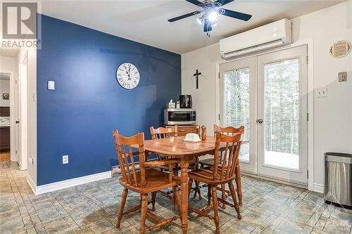 168 Poole Drive, Perth, ON - Indoor Photo Showing Dining Room