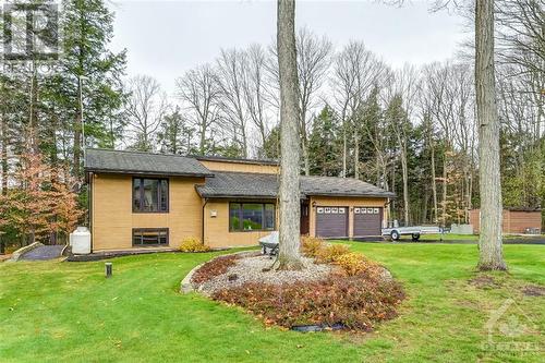 168 Poole Drive, Perth, ON - Outdoor