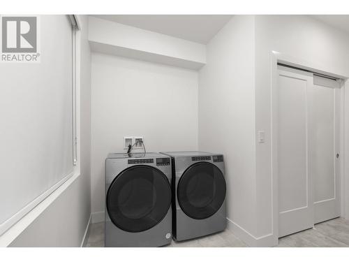 3434 Mckinley Beach Drive Unit# 209, Kelowna, BC - Indoor Photo Showing Laundry Room