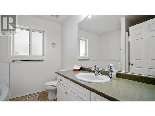 4746 Sunnybrae Canoe Point Road, Tappen, BC - Indoor Photo Showing Bathroom