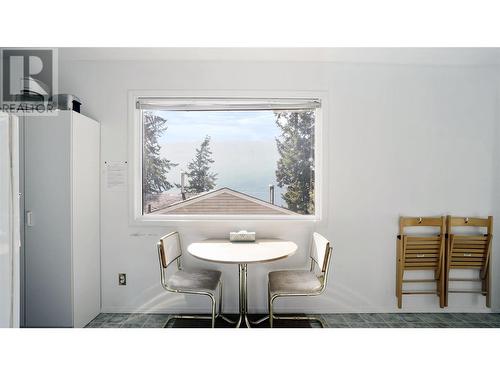 4746 Sunnybrae Canoe Point Road, Tappen, BC - Indoor Photo Showing Dining Room