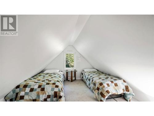 4746 Sunnybrae Canoe Point Road, Tappen, BC - Indoor Photo Showing Bedroom