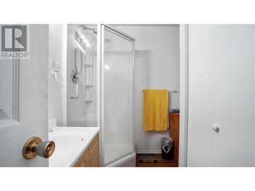 4746 Sunnybrae Canoe Point Road, Tappen, BC - Indoor Photo Showing Bathroom