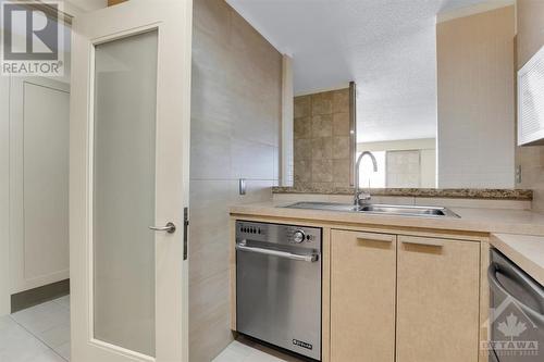 545 St Laurent Boulevard Unit#903, Ottawa, ON - Indoor Photo Showing Kitchen With Double Sink