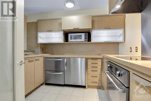 545 St Laurent Boulevard Unit#903, Ottawa, ON - Indoor Photo Showing Kitchen