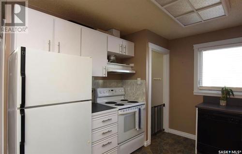 1121 Hochelaga Street W, Moose Jaw, SK - Indoor Photo Showing Kitchen