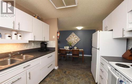 1121 Hochelaga Street W, Moose Jaw, SK - Indoor Photo Showing Kitchen With Double Sink