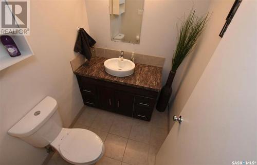 1121 Hochelaga Street W, Moose Jaw, SK - Indoor Photo Showing Bathroom