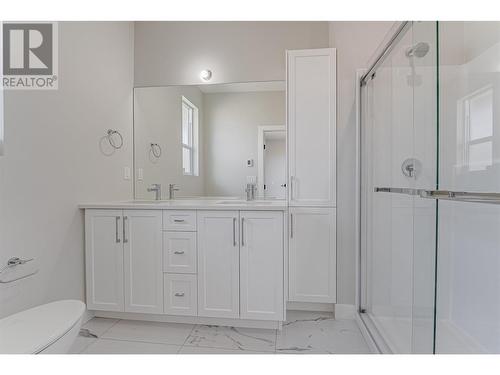 577 Meadowlark Avenue, Vernon, BC - Indoor Photo Showing Bathroom