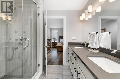 100 Palmer Drive, Kingsville, ON - Indoor Photo Showing Bathroom