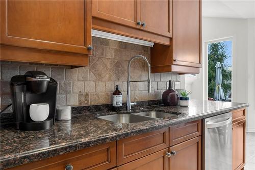 31 Ormerod Close, Dundas, ON - Indoor Photo Showing Kitchen With Double Sink