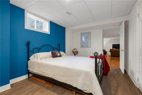 31 Ormerod Close, Dundas, ON - Indoor Photo Showing Bedroom