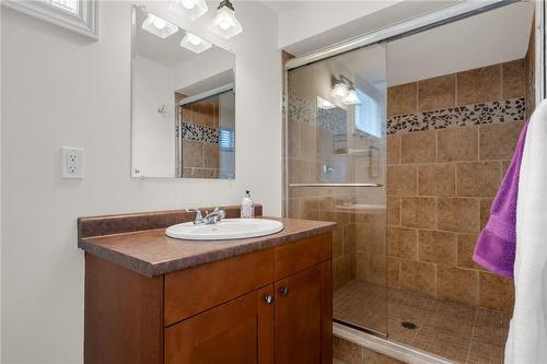 Basement Bathroom - 31 Ormerod Close, Dundas, ON - Indoor Photo Showing Bathroom