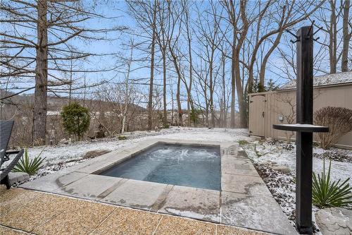 31 Ormerod Close, Dundas, ON - Outdoor With In Ground Pool