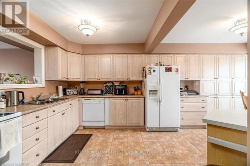 #57 -9 Ailsa Pl, London, ON - Indoor Photo Showing Kitchen With Double Sink