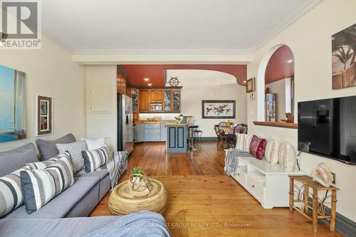 2 - 18 Chapel Street, Cobourg, ON - Indoor Photo Showing Living Room