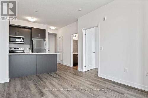 407 - 5055 Greenlane Road, Lincoln, ON - Indoor Photo Showing Kitchen