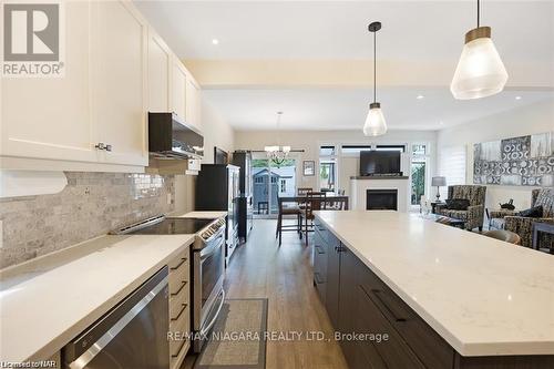 77 B Broadway Avenue, St. Catharines, ON - Indoor Photo Showing Kitchen With Upgraded Kitchen