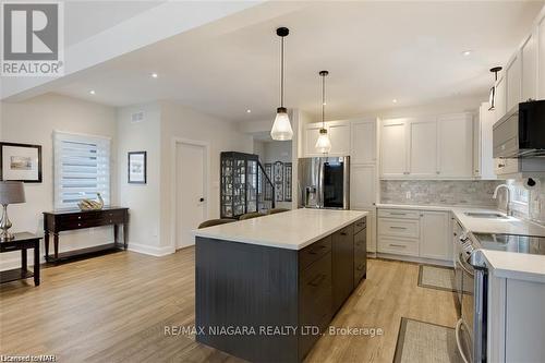 77 B Broadway Avenue, St. Catharines, ON - Indoor Photo Showing Kitchen With Upgraded Kitchen