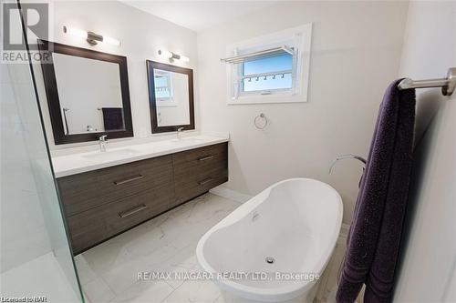 77 B Broadway Ave, St. Catharines, ON - Indoor Photo Showing Bathroom