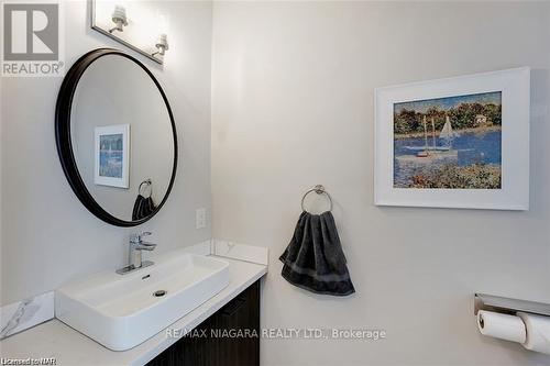 77 B Broadway Ave, St. Catharines, ON - Indoor Photo Showing Bathroom