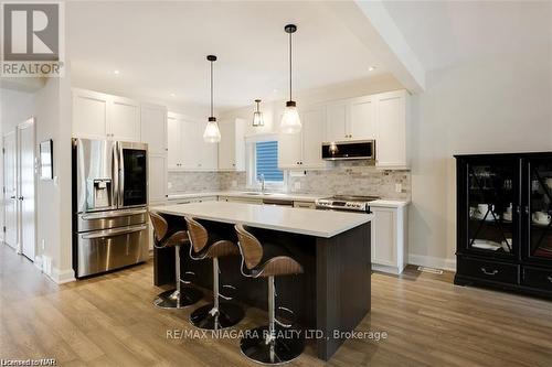 77 B Broadway Ave, St. Catharines, ON - Indoor Photo Showing Kitchen With Upgraded Kitchen