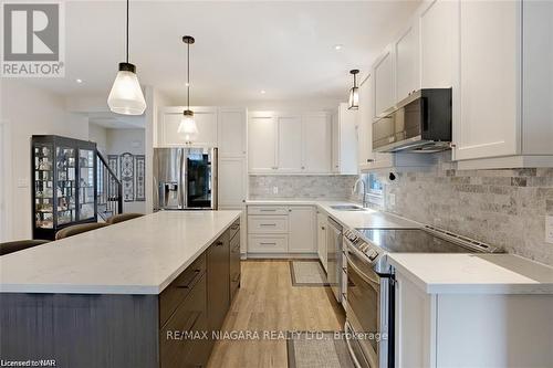 77 B Broadway Ave, St. Catharines, ON - Indoor Photo Showing Kitchen With Upgraded Kitchen