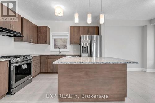 242 Raspberry Pl, Waterloo, ON - Indoor Photo Showing Kitchen With Upgraded Kitchen