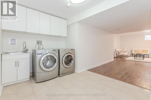 917 Whaley Way, Milton, ON - Indoor Photo Showing Laundry Room