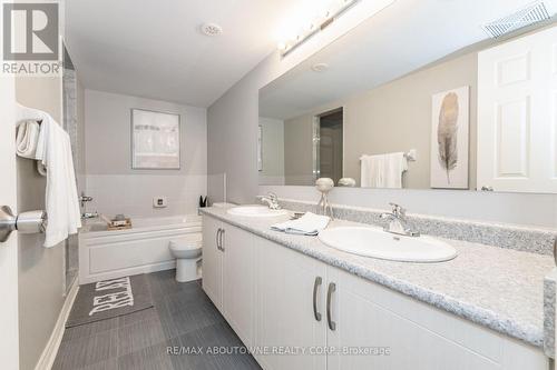 4-01 - 2420 Baronwood Drive, Oakville, ON - Indoor Photo Showing Bathroom