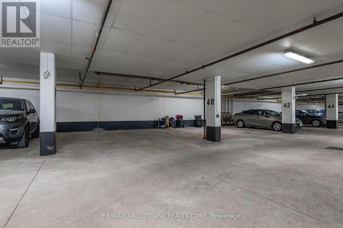 4-01 - 2420 Baronwood Drive, Oakville, ON - Indoor Photo Showing Garage