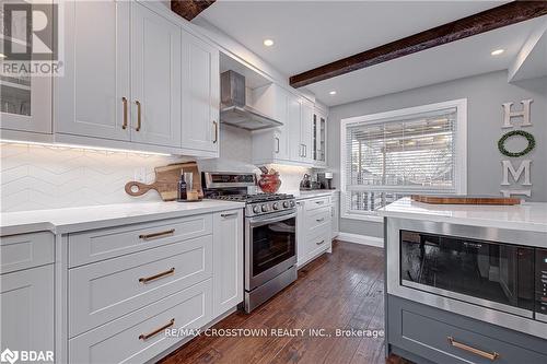 92 Golden Meadow Road, Barrie, ON - Indoor Photo Showing Kitchen With Upgraded Kitchen
