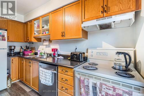 186 Pickett Crescent, Barrie, ON - Indoor Photo Showing Kitchen With Double Sink
