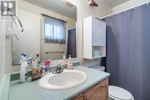 186 Pickett Cres, Barrie, ON - Indoor Photo Showing Bathroom