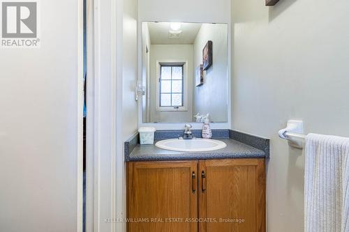 186 Pickett Cres, Barrie, ON - Indoor Photo Showing Bathroom