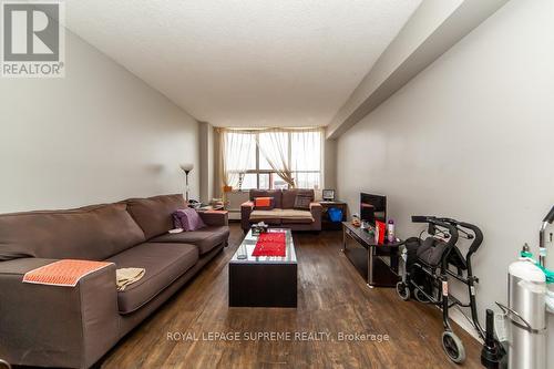 #1006 -50 Lotherton Ptwy, Toronto, ON - Indoor Photo Showing Living Room