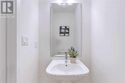 10270 Keele Street, Vaughan, ON - Indoor Photo Showing Bathroom