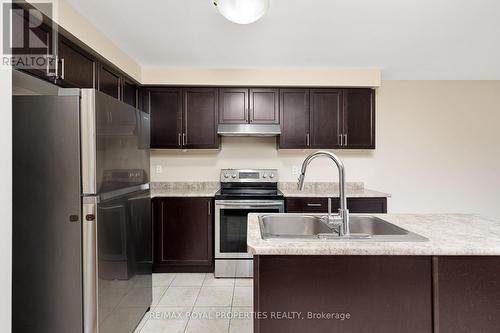 68 Treetops Blvd, New Tecumseth, ON - Indoor Photo Showing Kitchen With Double Sink