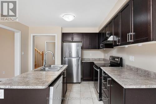 68 Treetops Blvd, New Tecumseth, ON - Indoor Photo Showing Kitchen With Double Sink With Upgraded Kitchen