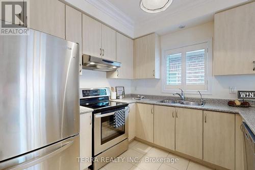 19 Isaiah Dr, Vaughan, ON - Indoor Photo Showing Kitchen With Double Sink