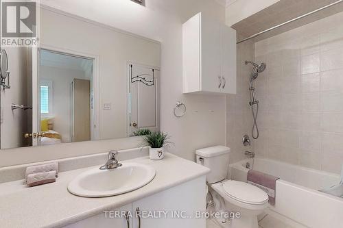 19 Isaiah Drive, Vaughan, ON - Indoor Photo Showing Bathroom