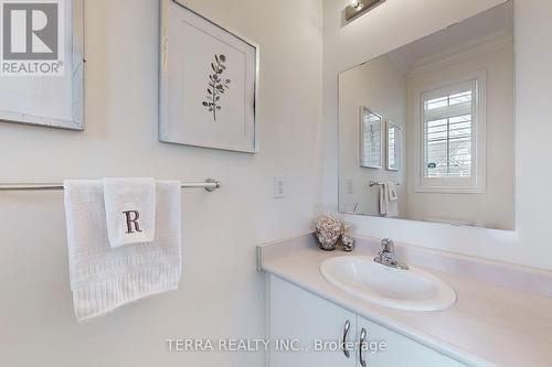 19 Isaiah Drive, Vaughan, ON - Indoor Photo Showing Bathroom