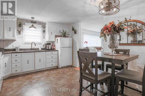 20 Homewood Ave, Kawartha Lakes, ON - Indoor Photo Showing Dining Room