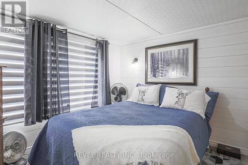 20 Homewood Ave, Kawartha Lakes, ON - Indoor Photo Showing Bedroom