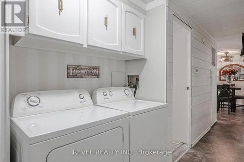 20 Homewood Ave, Kawartha Lakes, ON - Indoor Photo Showing Laundry Room