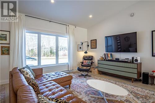 83 Alban Street, New Maryland, NB - Indoor Photo Showing Living Room