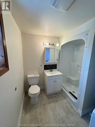 1621 College Avenue, Windsor, ON - Indoor Photo Showing Bathroom
