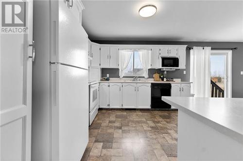 159 Pleasant View Drive, Pembroke, ON - Indoor Photo Showing Kitchen